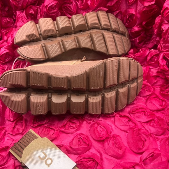 On running Women's Cloud Dip Cork & Cocoa
On Monaco - Picture 10 of 10